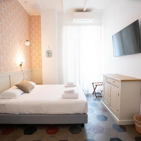 101 Flats Candia's 4*