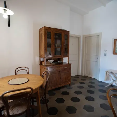 101 Flats Candia's Guest house