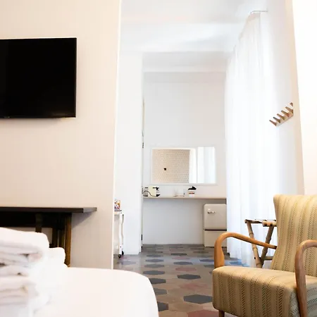 101 Flats Candia's 4*