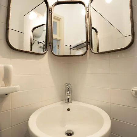 101 Flats Candia's 4*